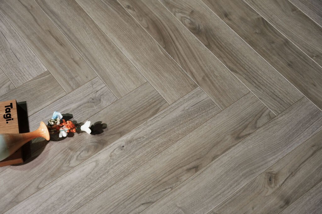 Sandstone Oak Herringbone 12mm AC5 (9279-7/2502-02)
