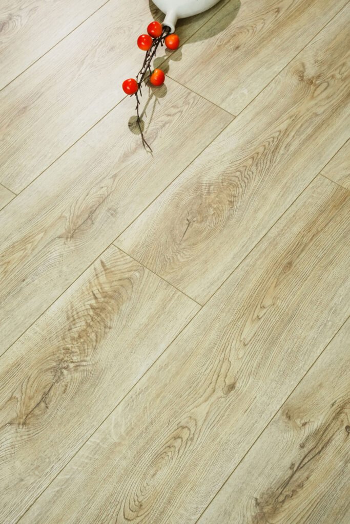 Artisan Oak 2052-10 light oak laminate flooring